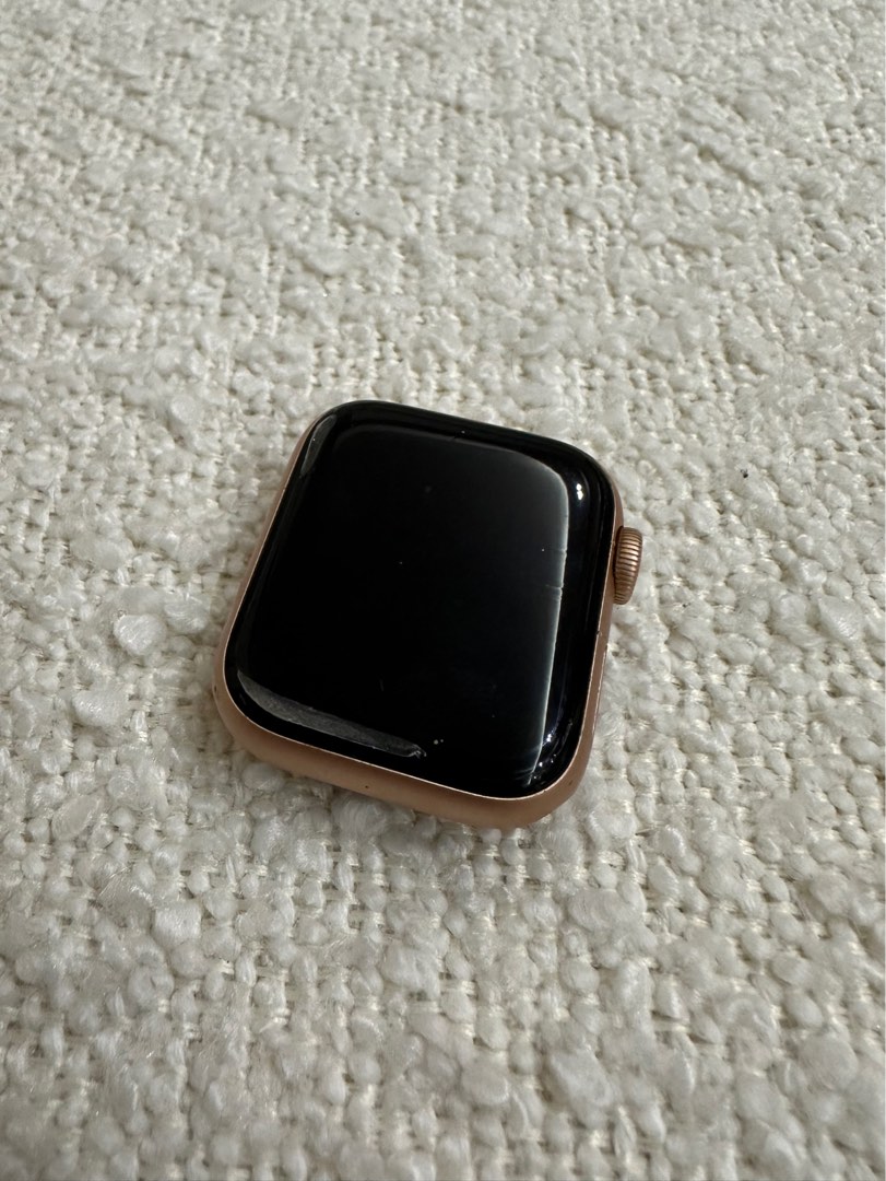 Gold apple top watch 5