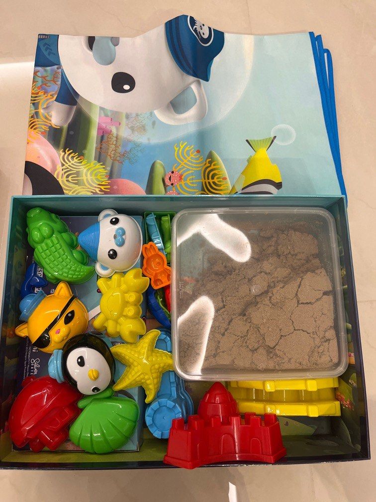 Artificial outlet sand toy