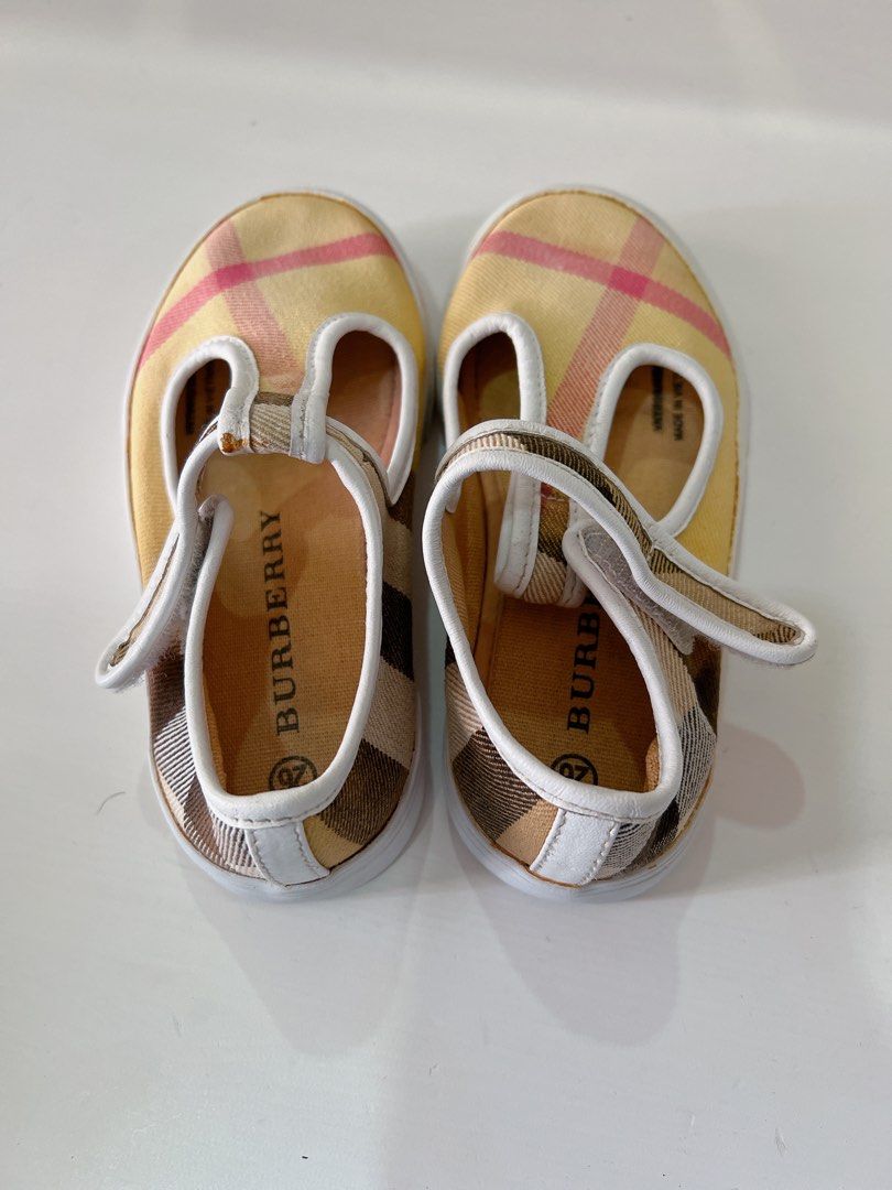 Burberry kids hotsell shoe size