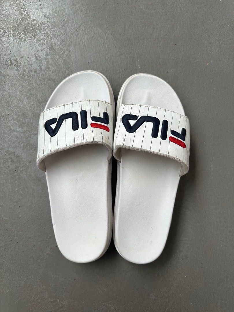 White fila best sale flip flops