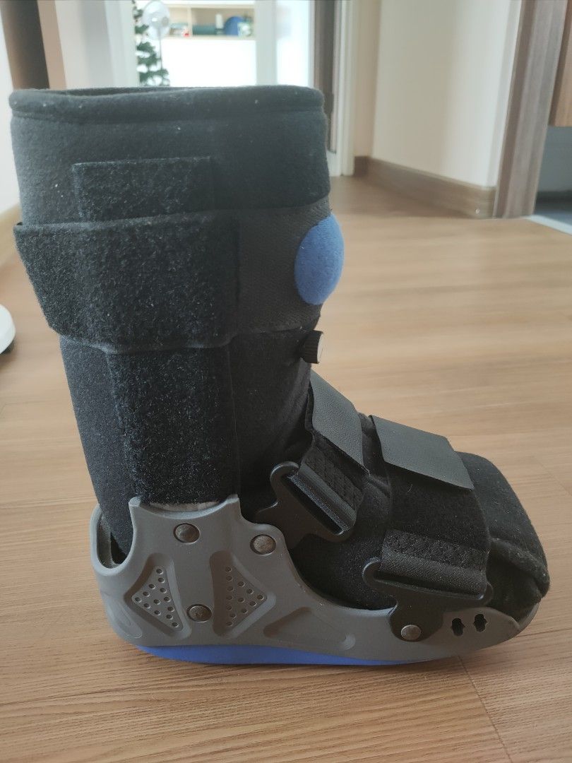 Fracture walking boot best sale cover