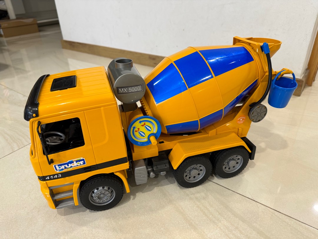 Bruder 4143 cement mixer hotsell