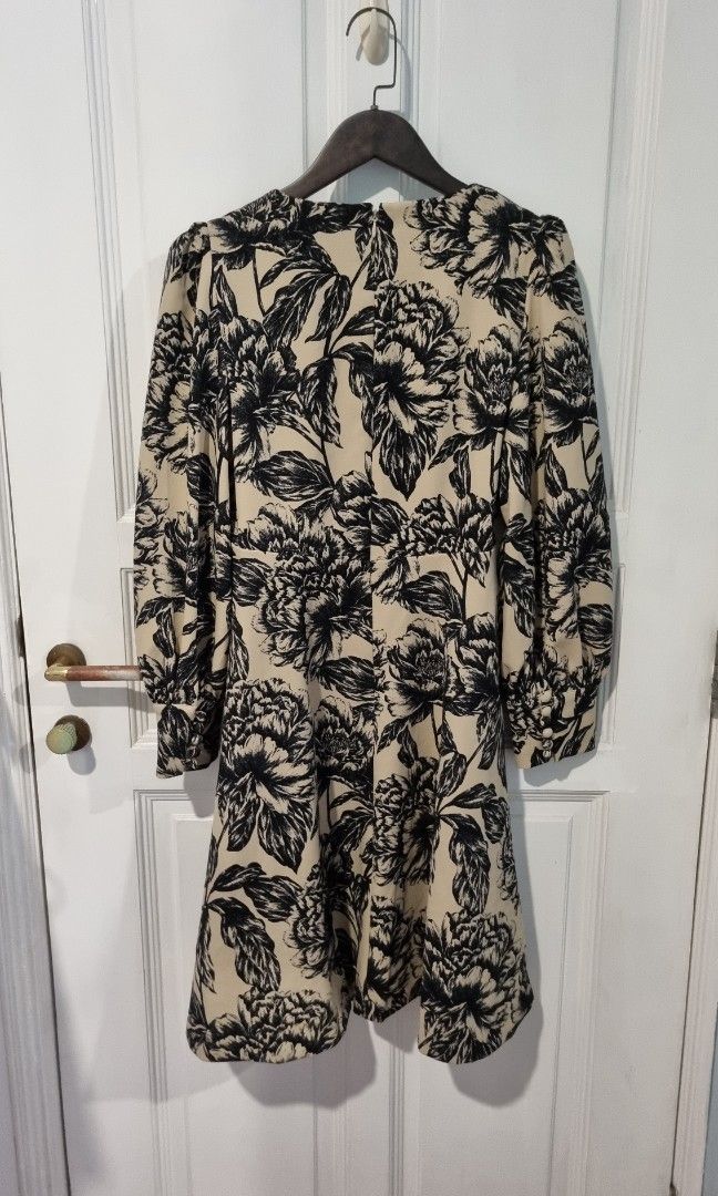 Calvin klein black and white floral dress sales