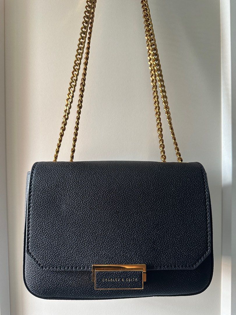 Chain strap shoulder bag Black Women s Fashion Bags Wallets Shoulder Bags on Carousell