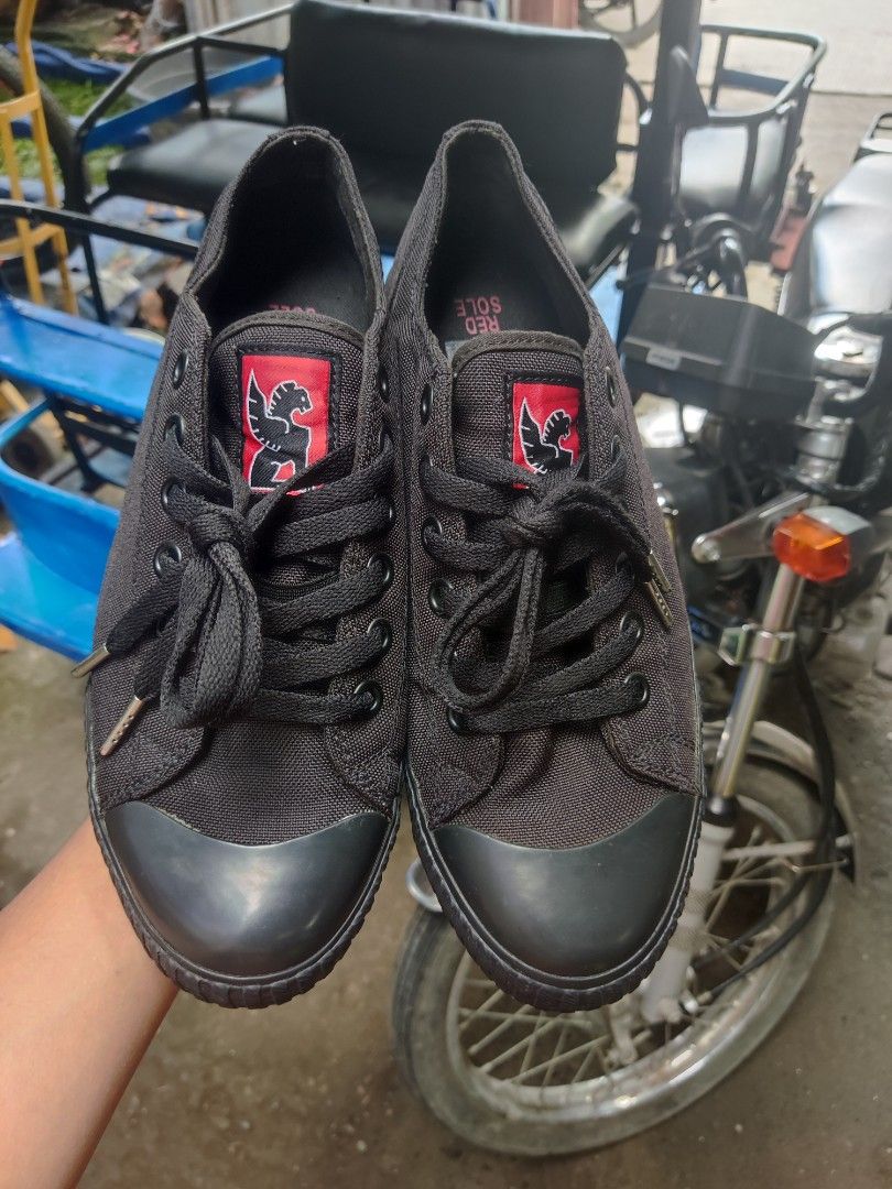 Chrome Red Sole Men s Fashion Footwear Sneakers on Carousell