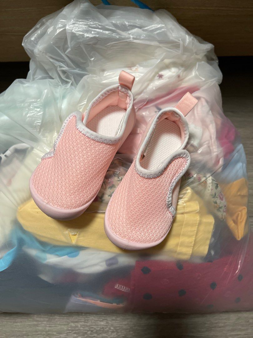 Decathlon pink baby shoes with a bag of free clothes Babies