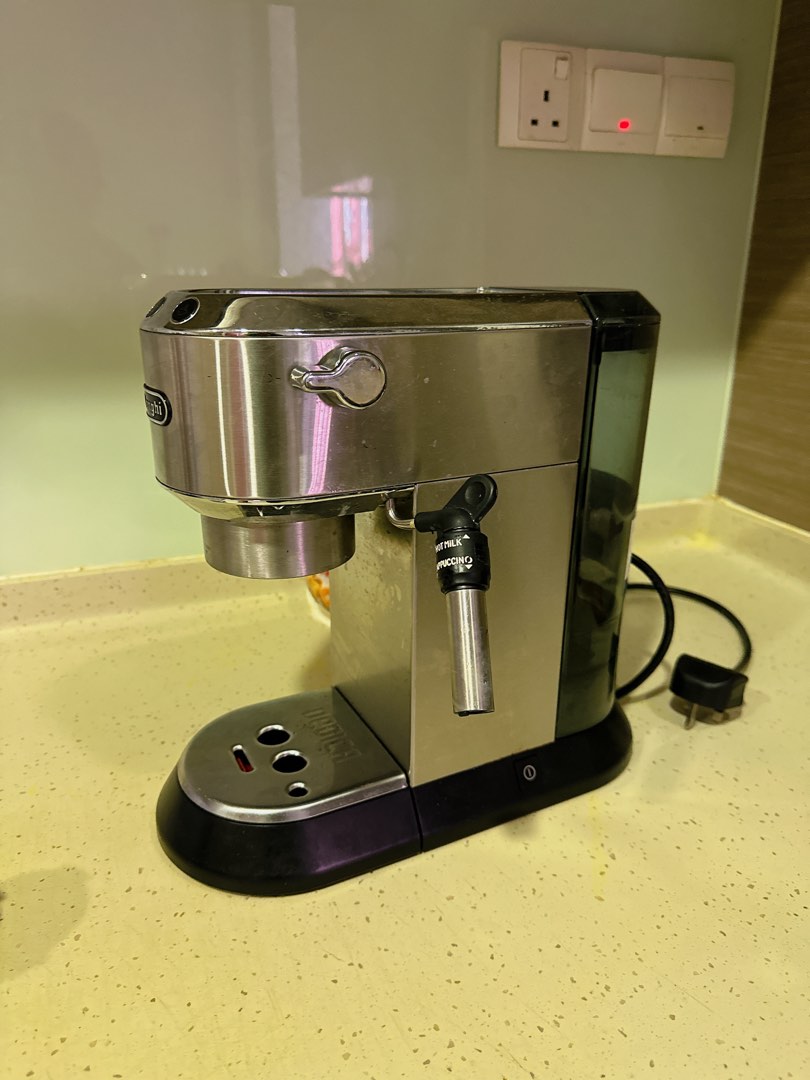 Delonghi 685 coffee machine, TV & Home Appliances, Kitchen Appliances