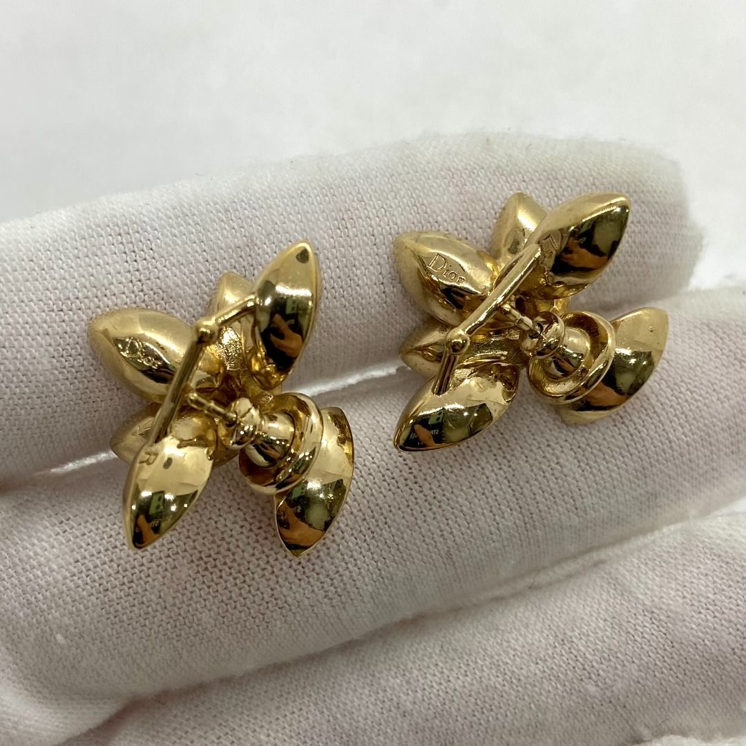 Gold best sale flower earrings