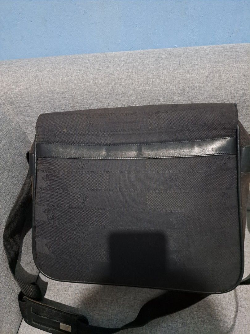 Gianni versace (Category: Luxury Bags & Wallets) located in Batangas. Submitted by venus232nd (Listing ID 1275460619, Image 3). Description: authentic.