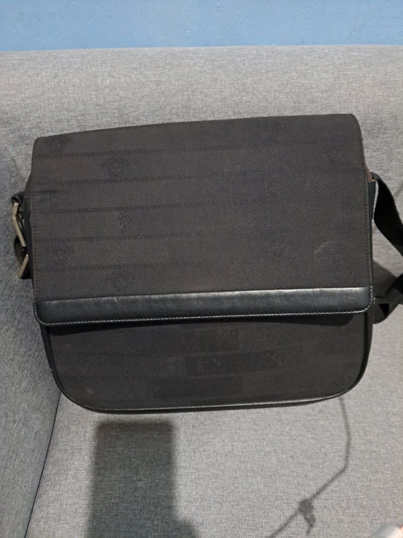 Gianni versace (Category: Luxury Bags & Wallets) located in Batangas. Submitted by venus232nd (Listing ID 1275460619, Image 2). Description: authentic.