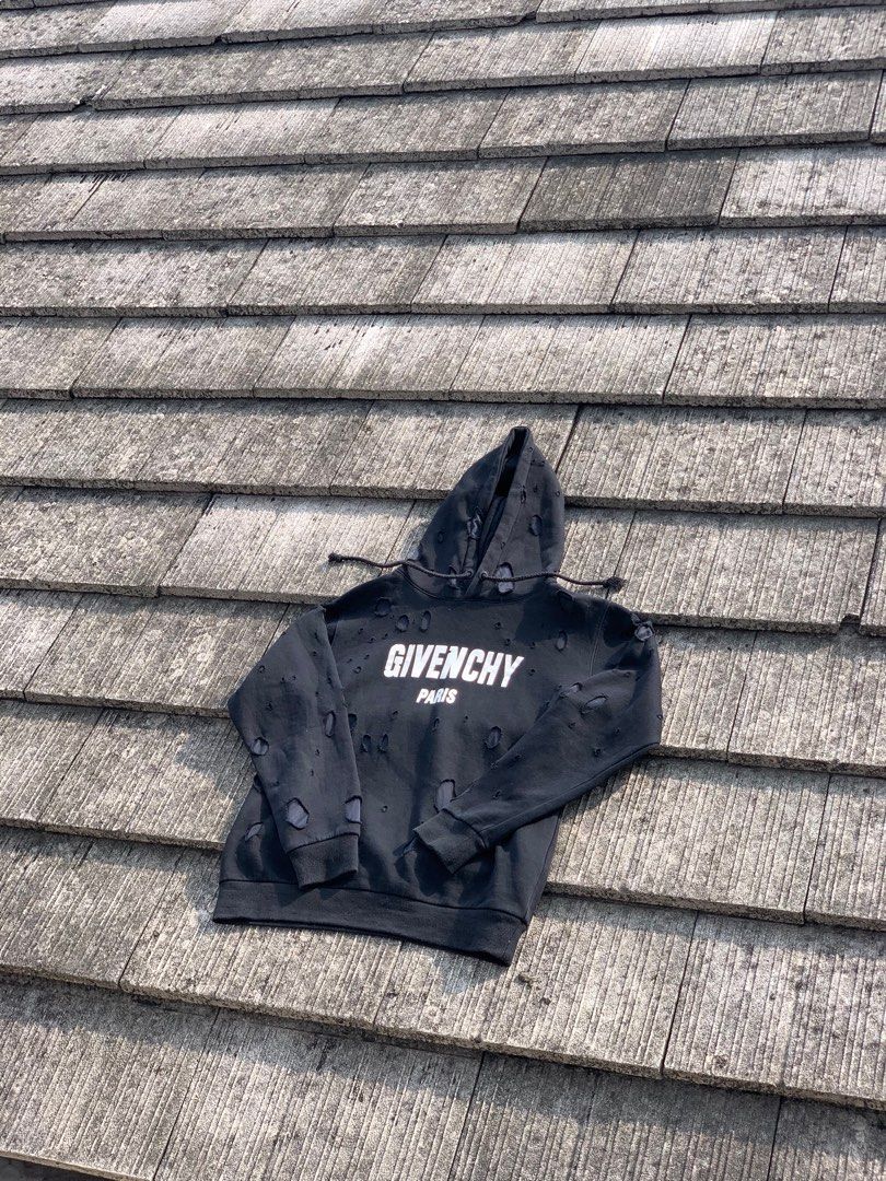 Hoodie givenchy distressed size L, Fesyen Pria, Pakaian Atasan