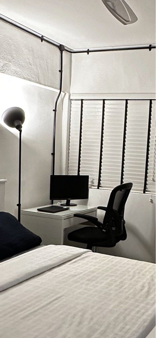 Ikea micke sales glass top
