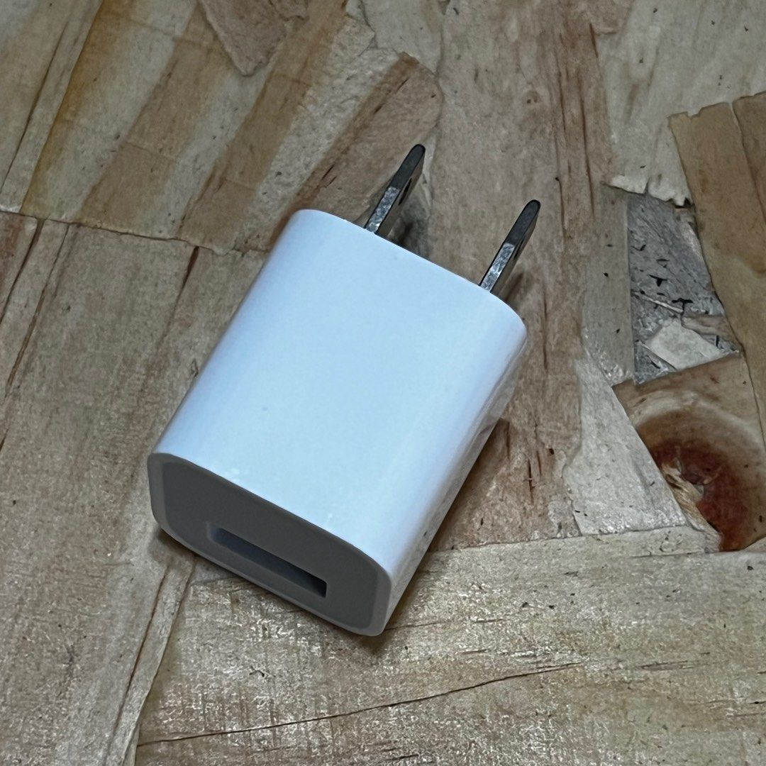 iPhone Charger Adaptors (Category: Cables & Adaptors) located in Makati City. Submitted by msjcfr (Listing ID 1275256643, Image 2). Description: Selling my apple charger adaptors all bought from Mac. Php500 each.