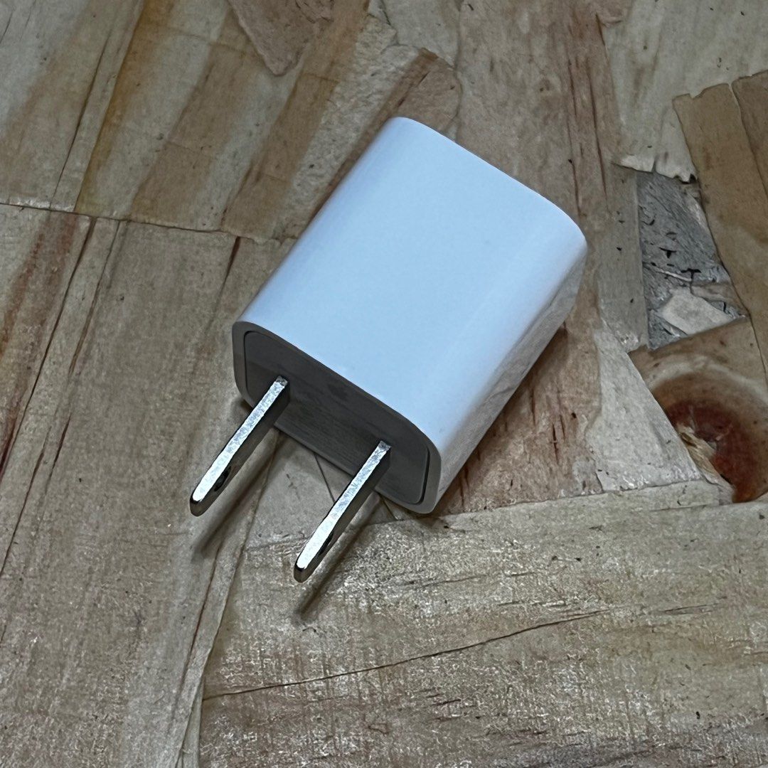 iPhone Charger Adaptors (Category: Cables & Adaptors) located in Makati City. Submitted by msjcfr (Listing ID 1275256643, Image 1). Description: Selling my apple charger adaptors all bought from Mac. Php500 each.