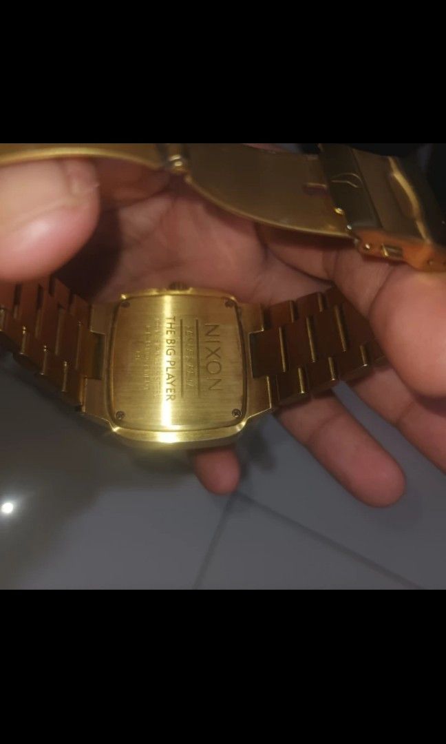 Nixon big discount player gold