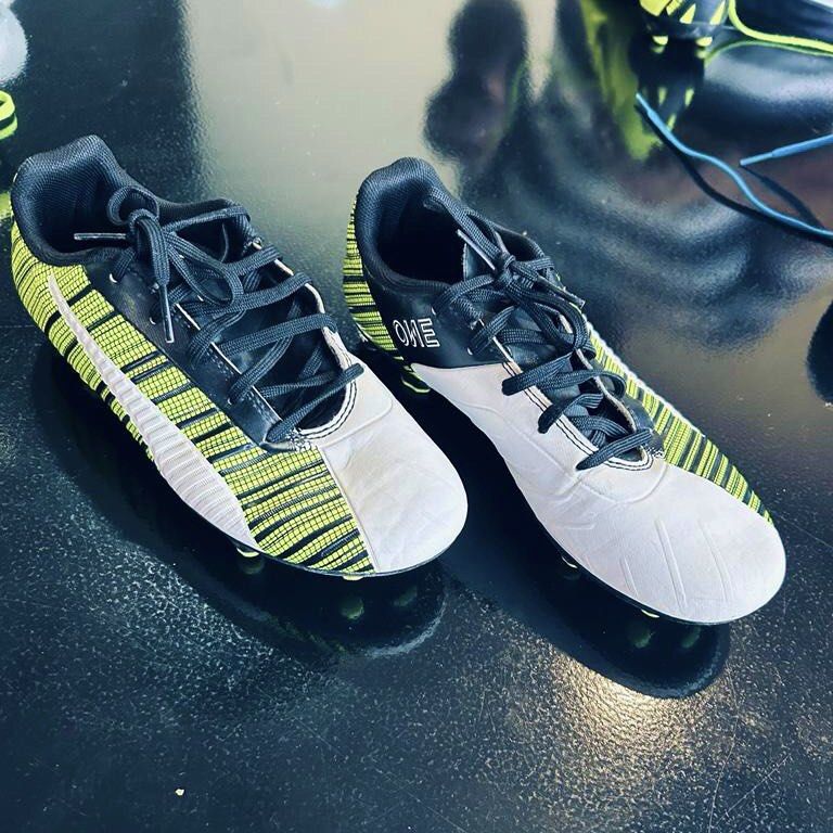 Puma soccer top shoes for kids