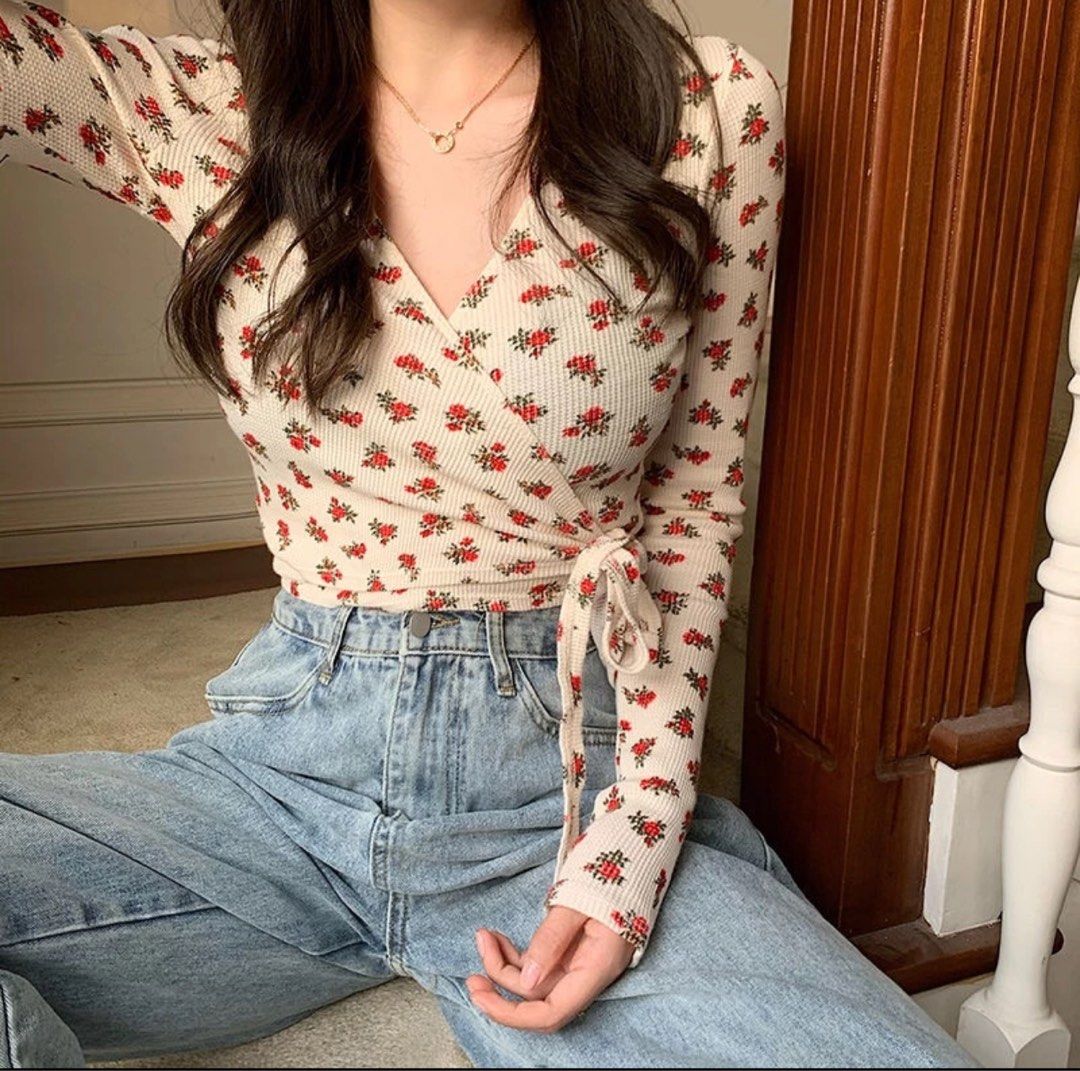 Korean Floral Top Longsleeve (Category: Longsleeves) located in Cebu City. Submitted by statvqu (Listing ID 1275221460, Image 1). Description: ‼️CAN FIT SMALL-MEDIUM-LARGE -No COD -No return/exchange MOP: Gcash MOD: LBC, lalamove MESSAGE FOR MORE PICTURES‼️ .