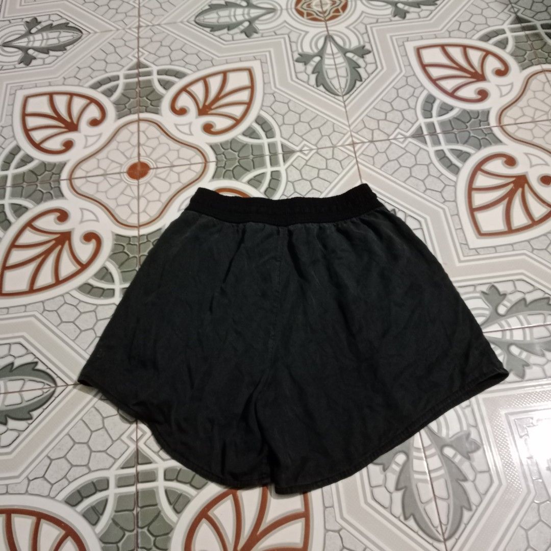 Lululemon feeling femme store short