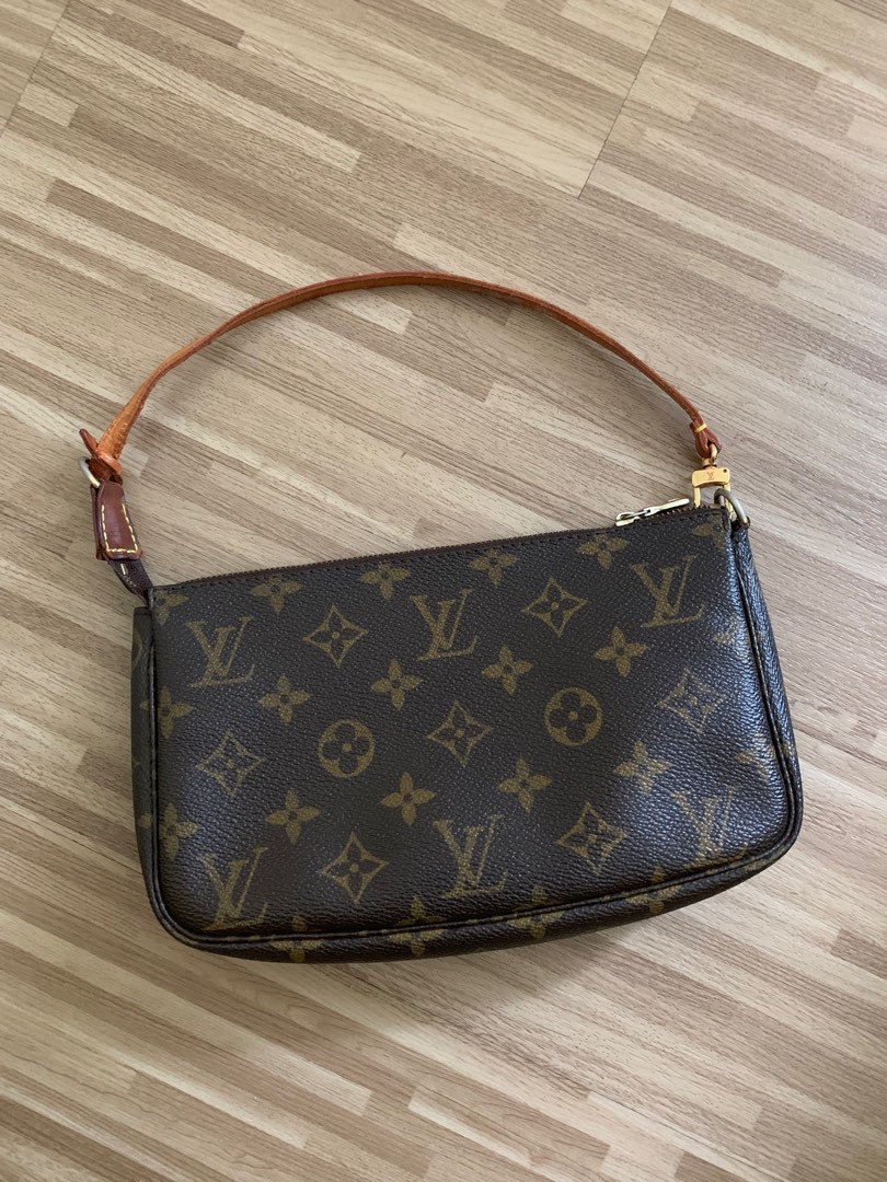Lv pochette online accessoires price