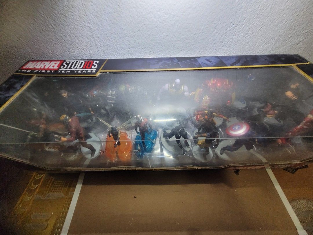 Disney store marvel 10th discount anniversary mega figurine playset