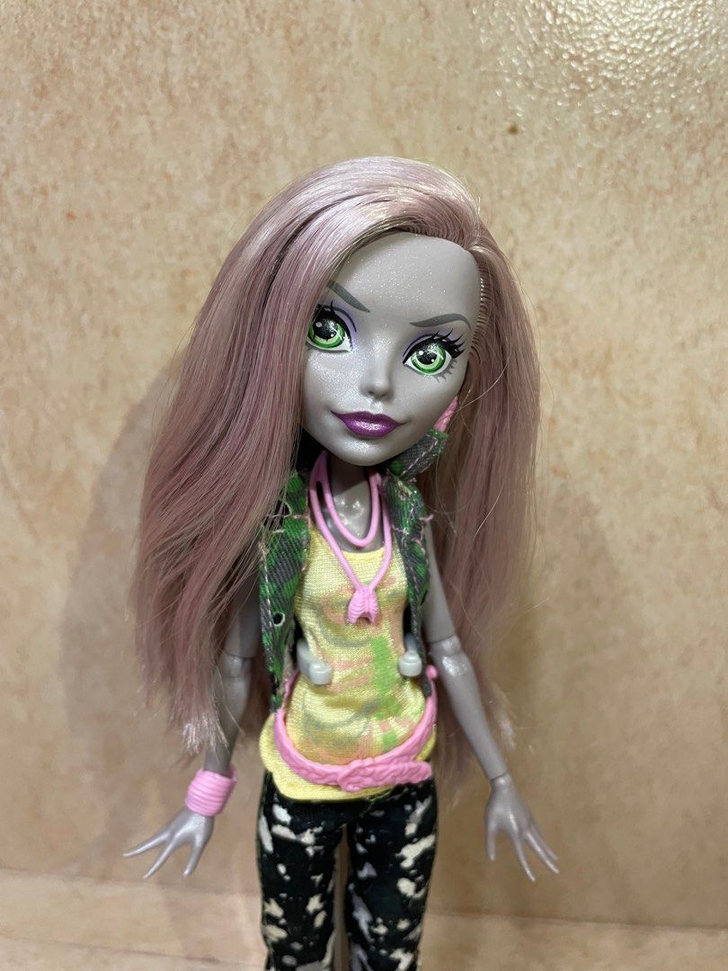 Monster High Moanica D’kay (Category: Kids Toys) located in Manila. Submitted by dorkshadow (Listing ID 1275241304, Image 2). Description: .