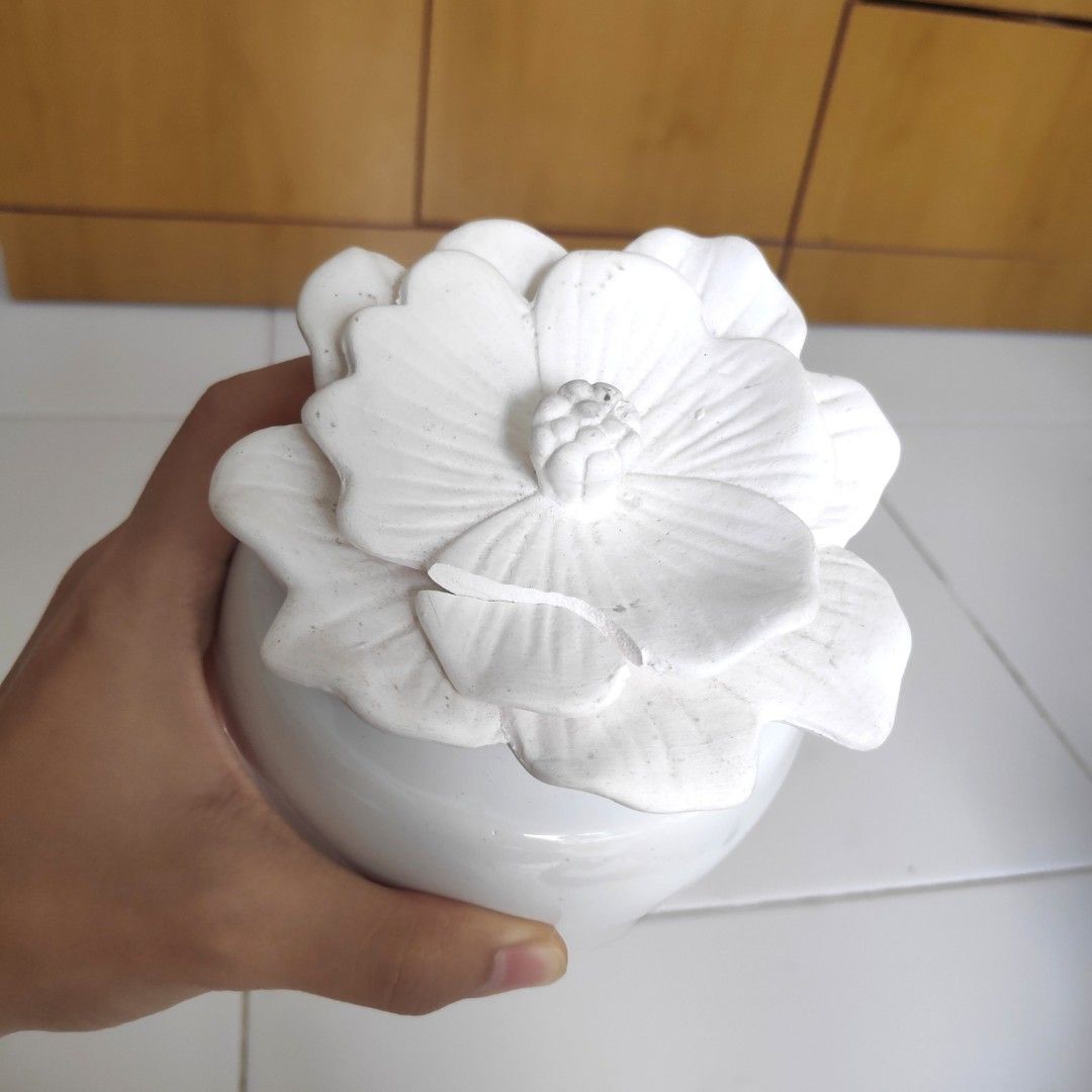 Mt Sapola Porcelain Frangipani Flower Diffuser, Furniture & Home Living, Home  Fragrance on Carousell