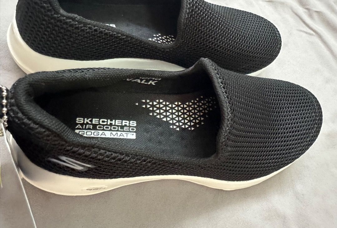 15637 skechers sale