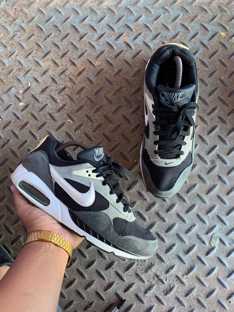 Nike Airmax Command Size 9 mens Men s Fashion Footwear