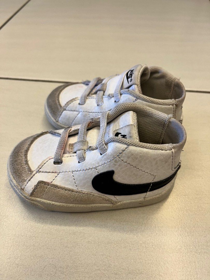 Nike play sale baby shoes