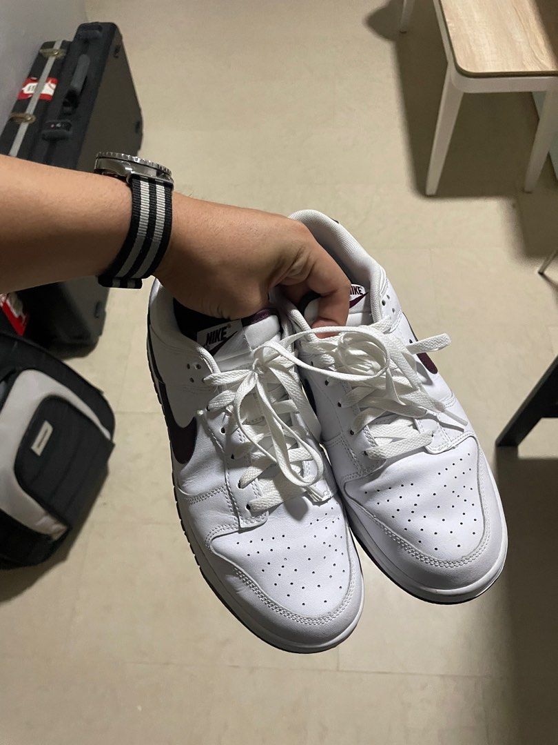 Maroon nike shop skate shoes