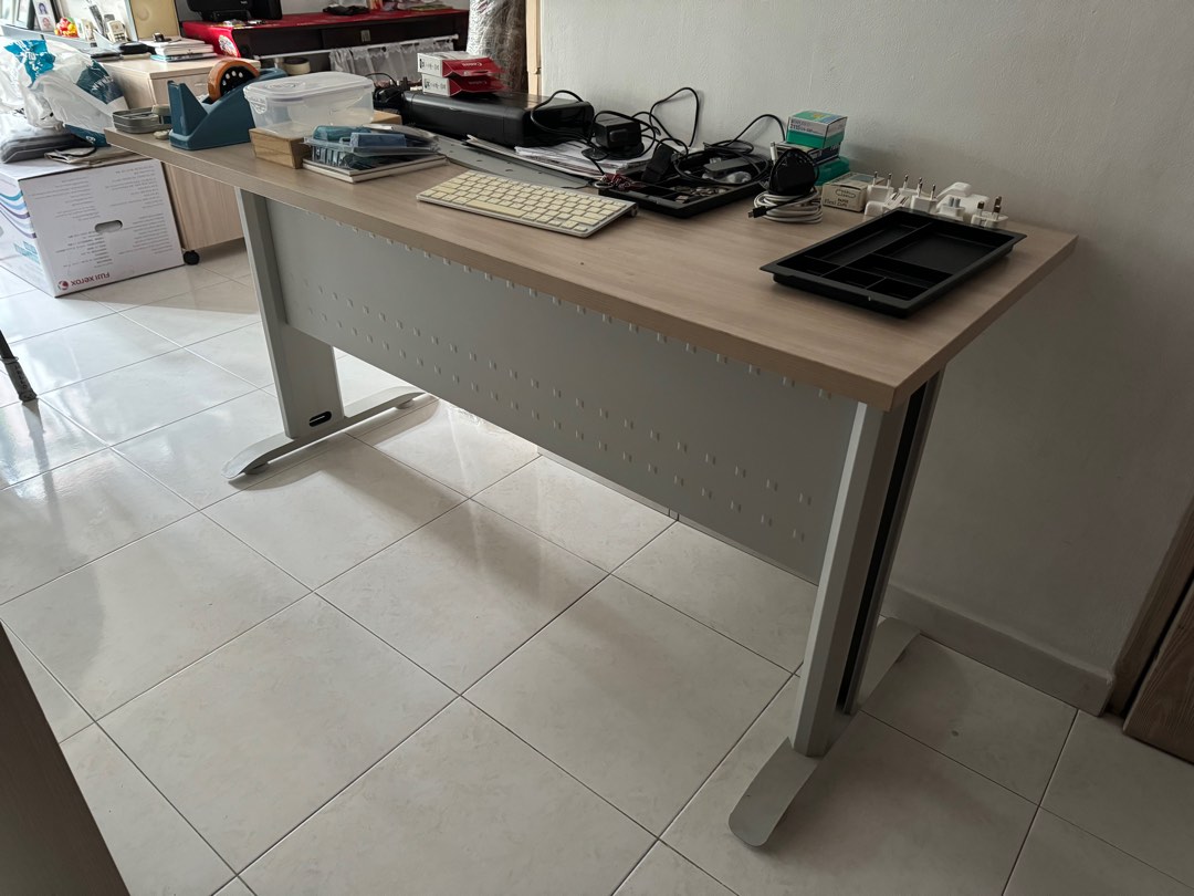 Office table best sale and chair olx