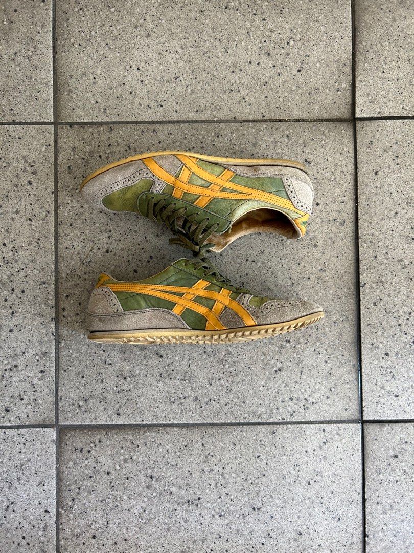 Onitsuka Tiger Japan Made (Category: Sneakers) located in Singapore. Submitted by 5bigbooms (Listing ID 1275232590, Image 1). Description: selling as it is open to nego.