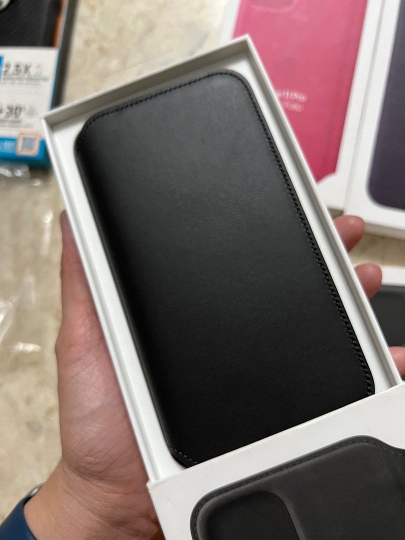 Original Apple iPhone Leather folio Case for iPhone 11 Pro (Category: Cases & Sleeves) located in Manila. Submitted by razelysonn (Listing ID 1275212053, Image 2). Description: .