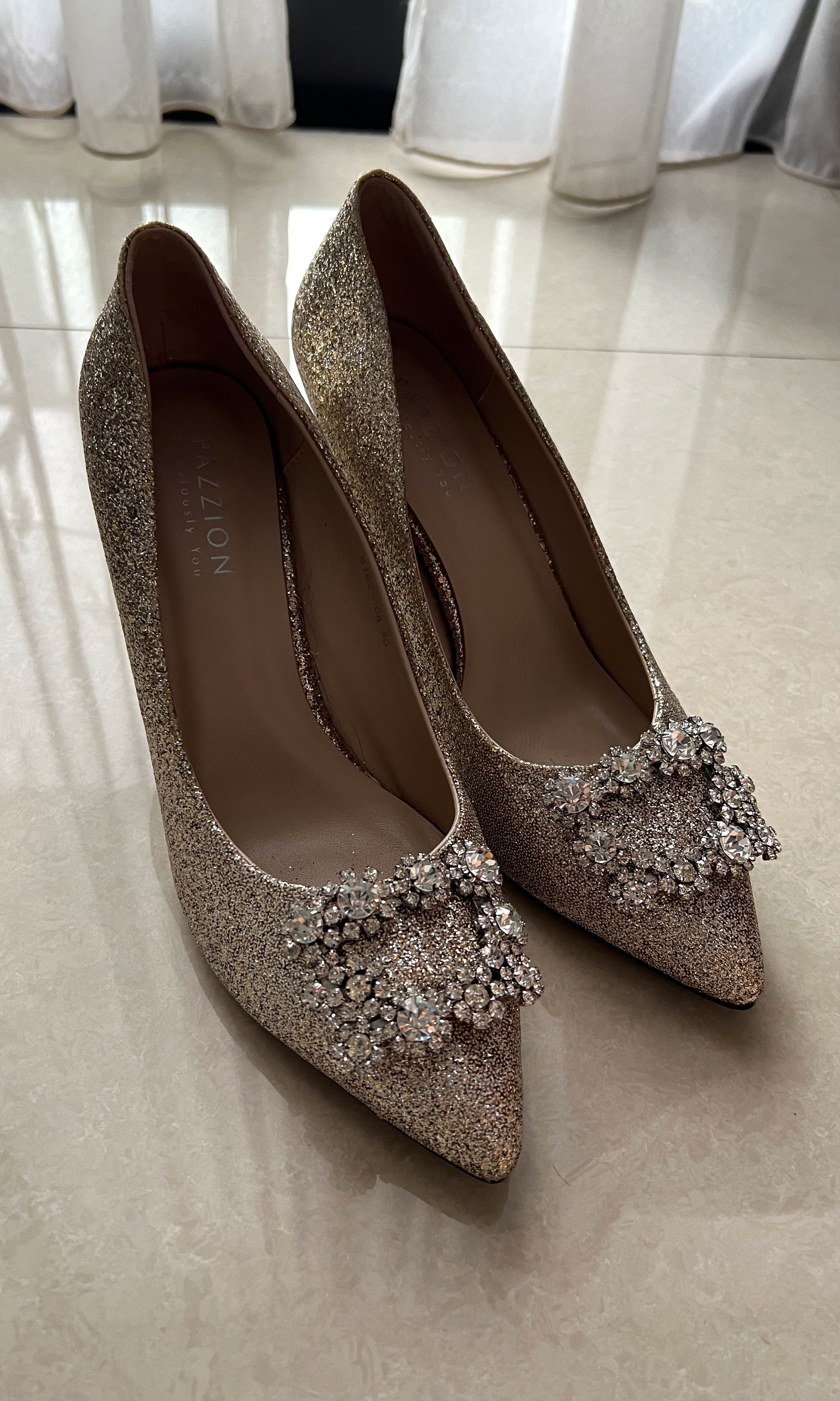 Glitter heels gold top