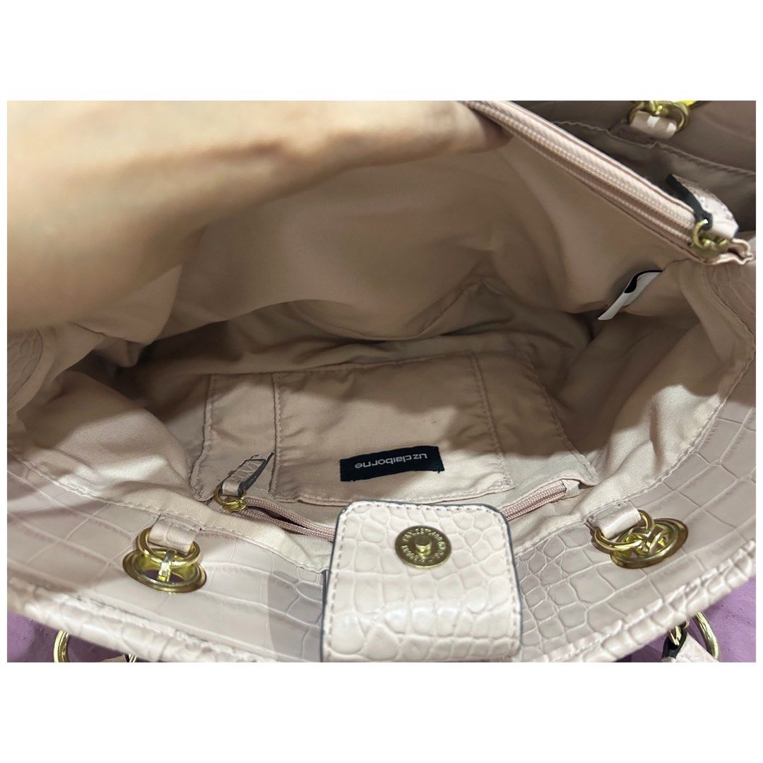 Pink Shoulder Bag (Category: Luxury Bags & Wallets) located in Manila. Submitted by ktdeclutters (Listing ID 1275246350, Image 3). Description: Pink shoulder bag clean & in excellent condition bought from ukay for 899, used once only last price posted.