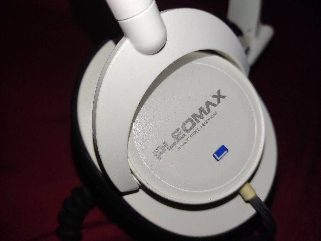 Headphones under 2025 7000