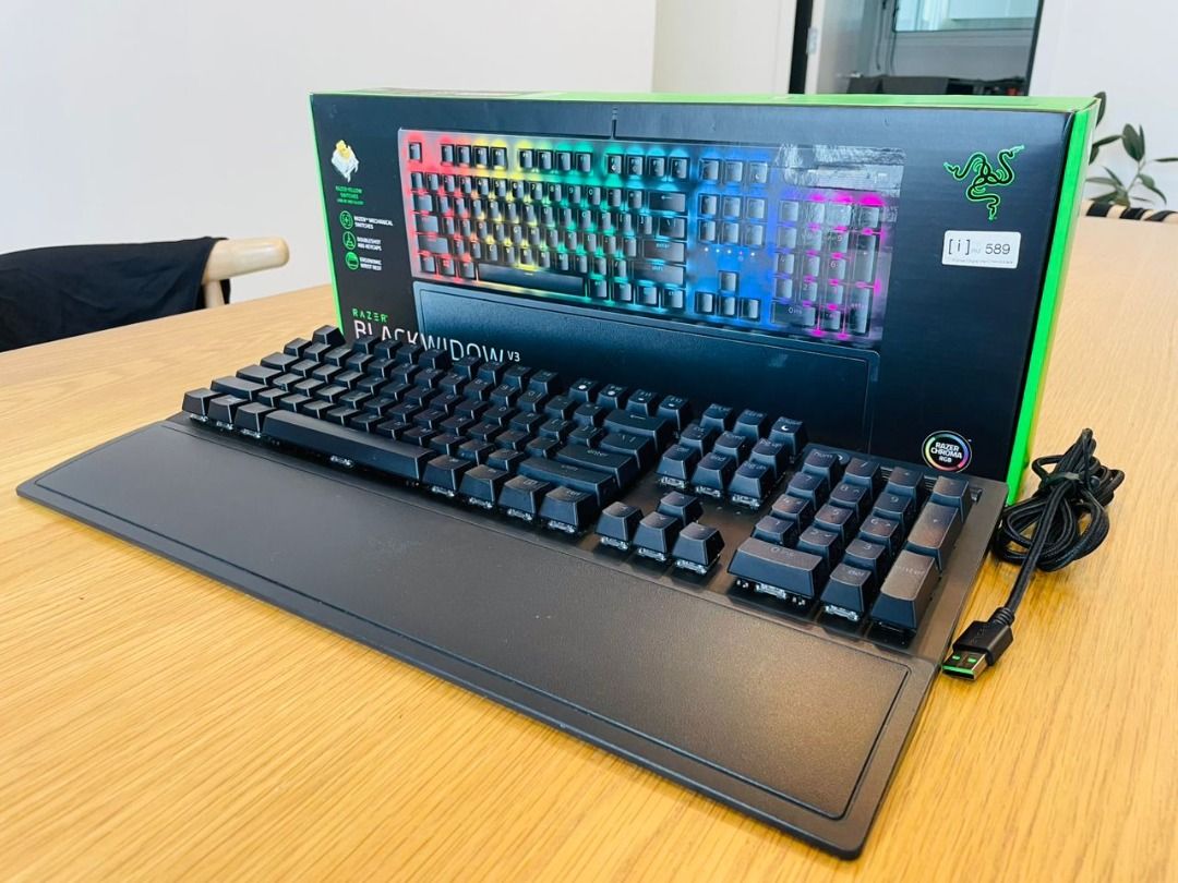 Razer Blackwidow V3 Wired Mechanical Gaming Keyboard for PC, Chroma RGB,  Wrist Rest, Quartz