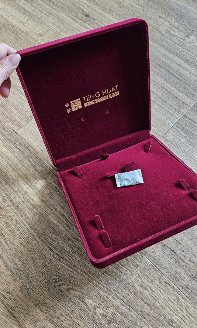 Red velvet jewelry shop