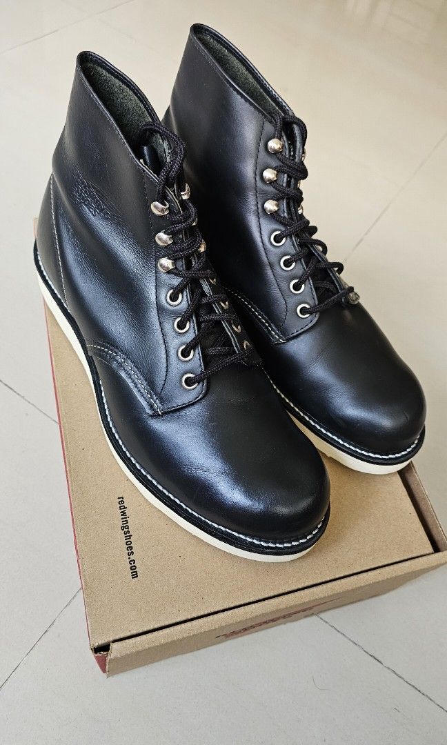 Red Wing Classic Round Toe Boots in Black 9EE