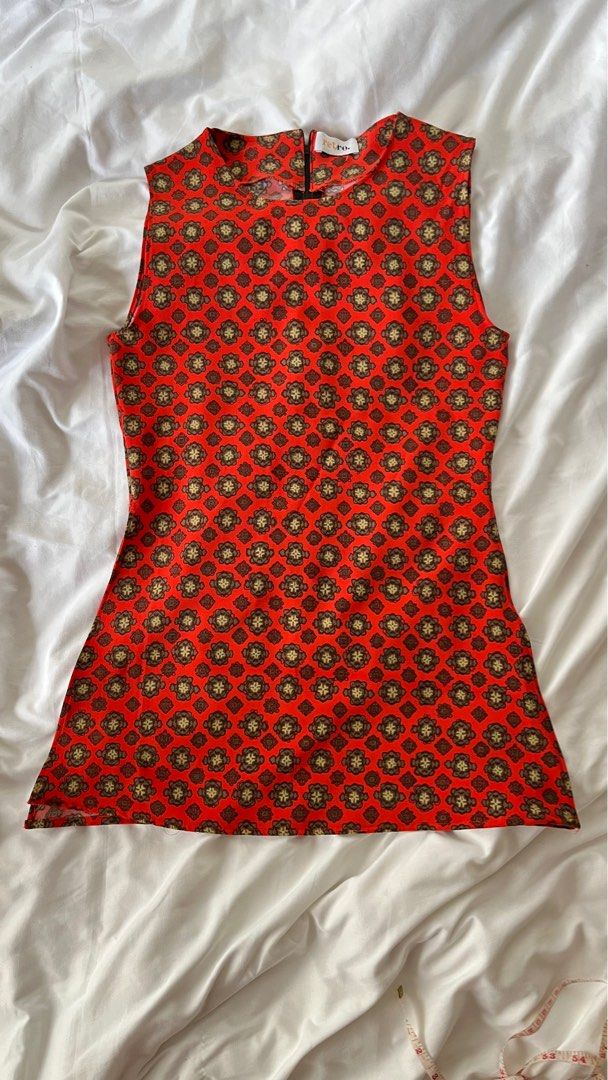 RET AND RO Top with Side Slits (Category: Blouses) located in Pasig City. Submitted by kvdecluttering (Listing ID 1275226445, Image 1). Description: RET AND RO Top with Slit Size S Will fit XS-S Has zipper at the back Nice material Sf P80 within metro mnl.