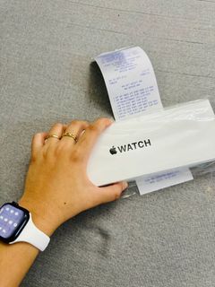 Sale or Swap Apple Watch SE 2nd gen starlight SEALED