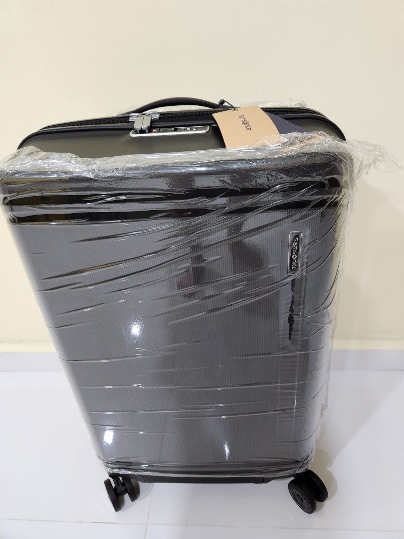 Samsonite 25" Luggage, Hobbies & Toys, Travel, Luggage on Carousell