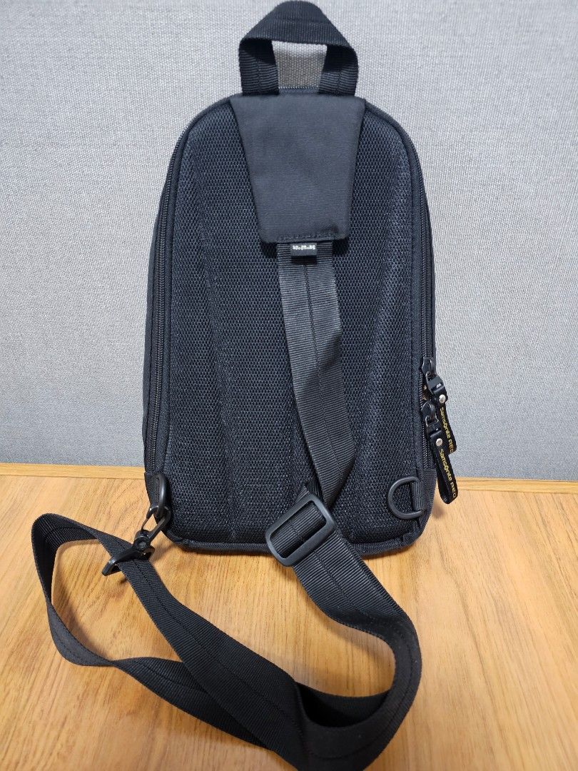 Samsonite red top mirre sling