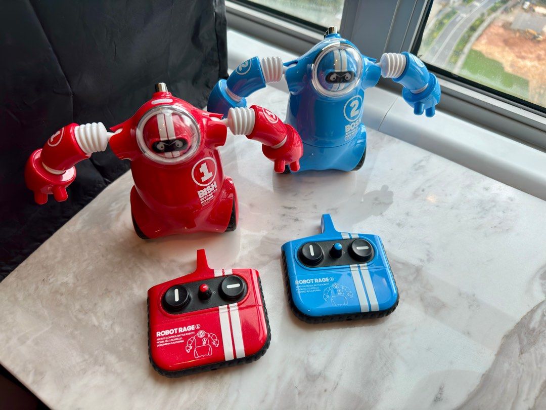 SHARPER IMAGE Robo Rage Remote Control TwoPlayer Robot Fighting Set