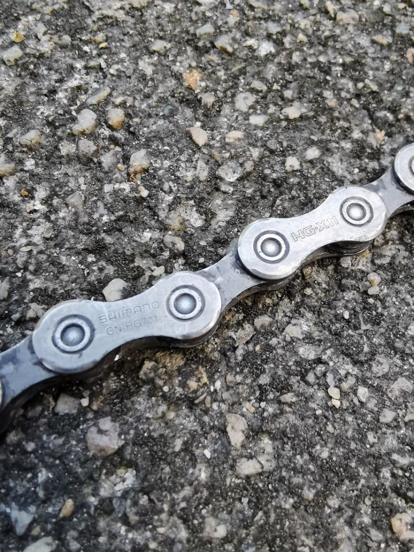 Shimano Ultegra Shimano XT HGX11 Chain Like New 110 Links Sports