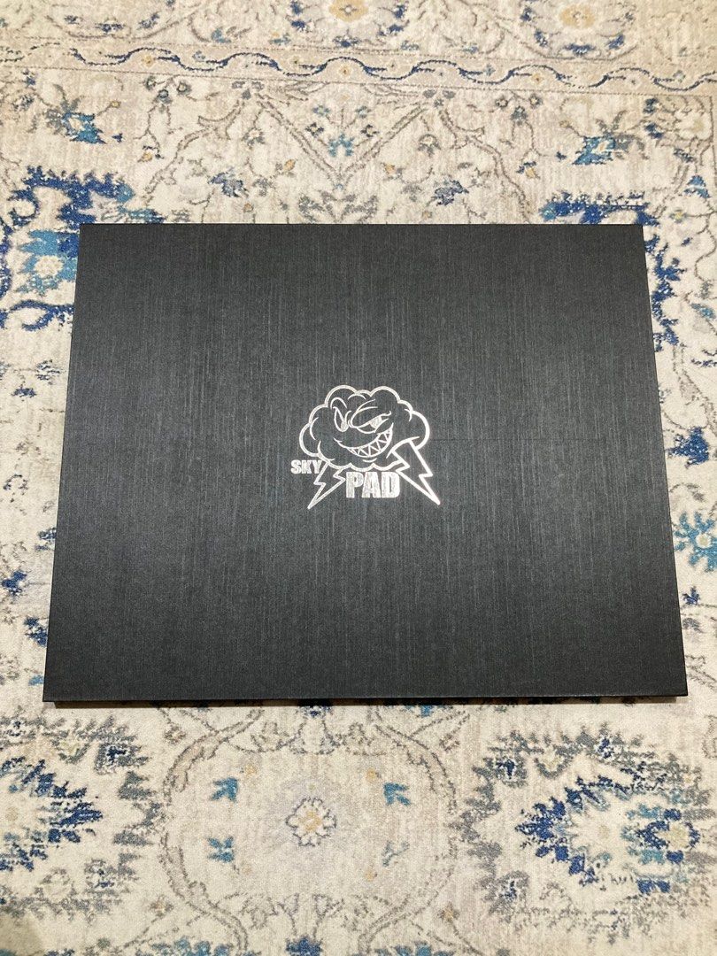 商品画像：Aimlab x SkyPAD 3.0 XL (Limited Drop) unboxing - YouTube 2