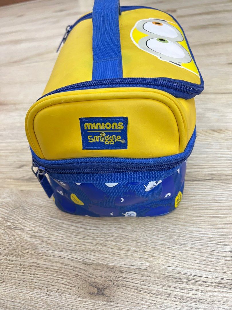Minion outlet bag smiggle