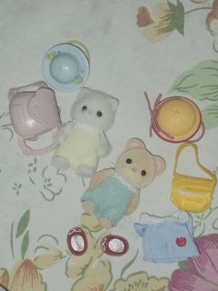 Sylvanian Families Calico Critters Ryan Persian Cat & Brown Bear With Accessories + 2 free critters