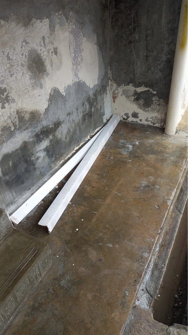 Tangki air plastik dan tapak besi padu, Furniture & Home Living