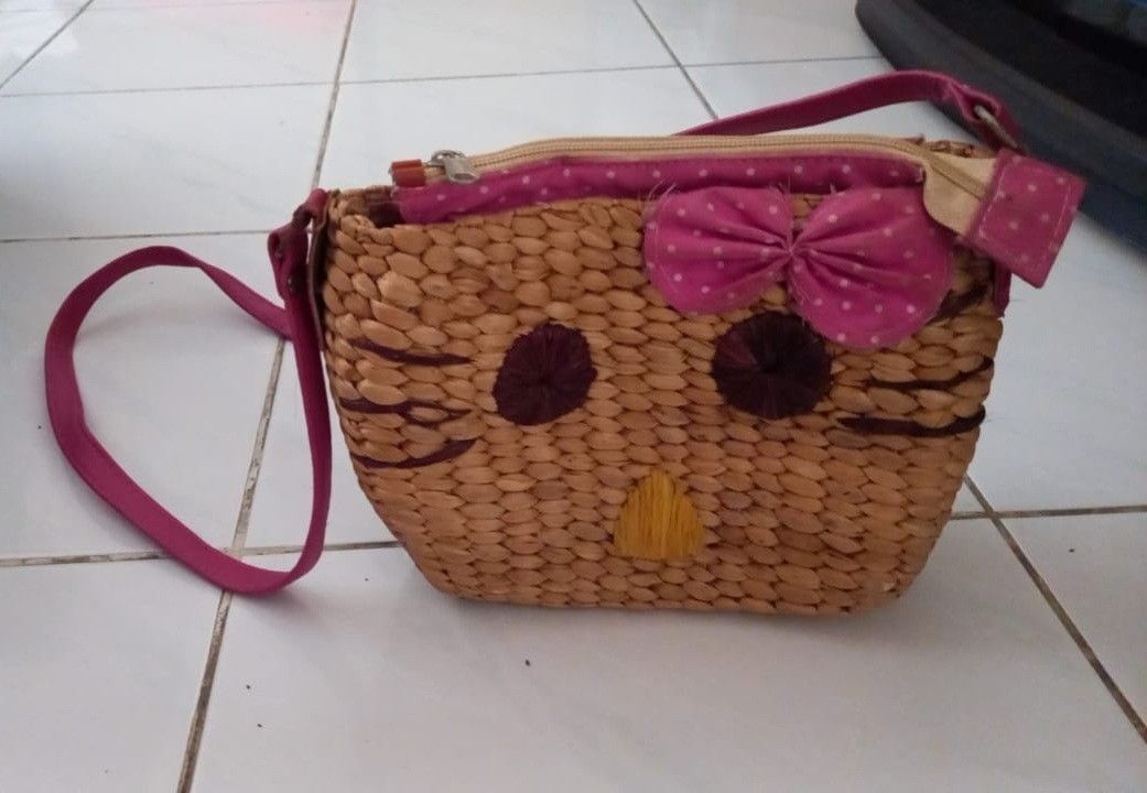 TAS SELEMPANG ROTAN Hello Kitty